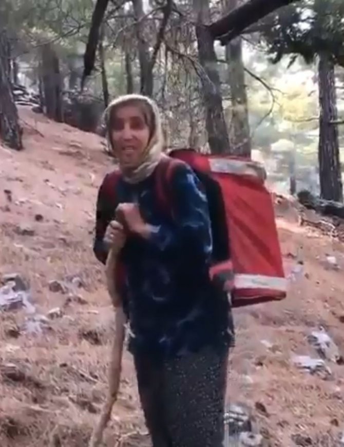 Büyük Manavgat yangınında ormancılara sırtında erzak taşıdı, yıl dönümünde çiçeklerle ziyaret edildi