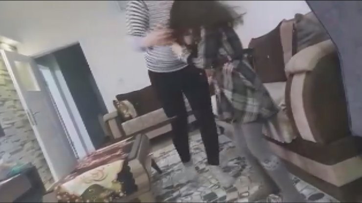 Çocuklarını döven karısını görüntüleyip şikayet etti