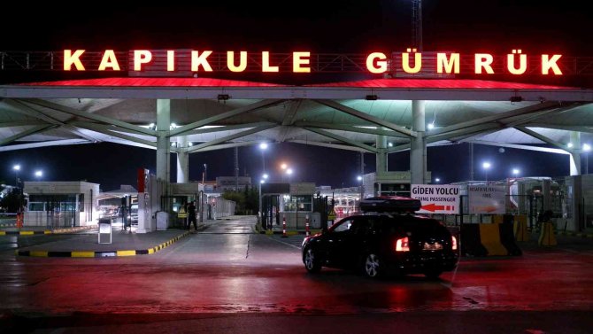 Edirne’ye akın ettiler, dönüş yolunda kuyruk oluşturdular