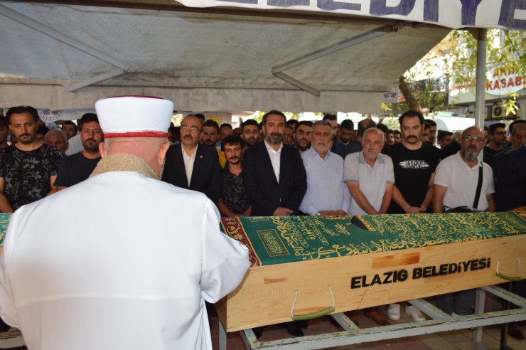 Eşinden sonra yeğeni ve 2 ağabeyini de defnetti