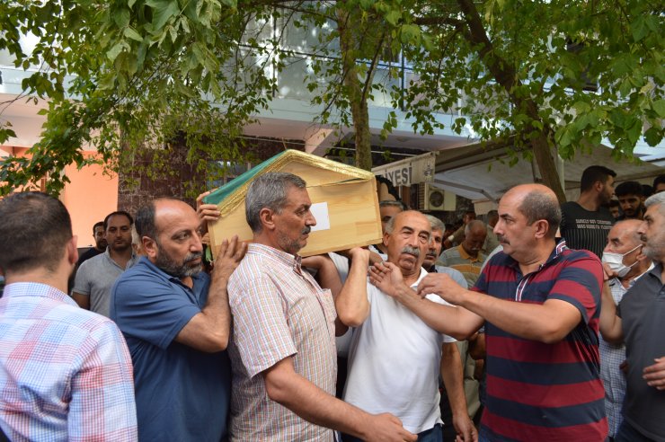 Eşinden sonra yeğeni ve 2 ağabeyini de defnetti