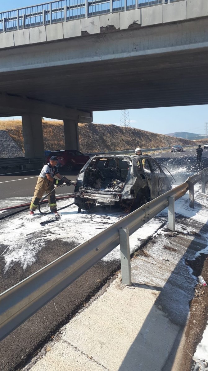 Gurbetçi ailenin otomobili yandı