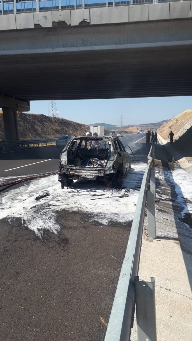 Gurbetçi ailenin otomobili yandı