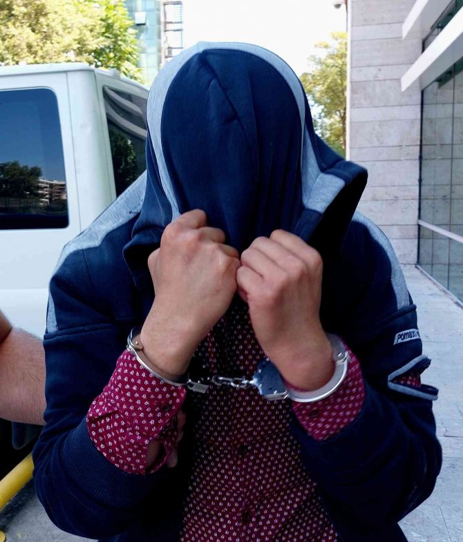 Gurbetçi kadının altın kolyesini alıp kaçtı