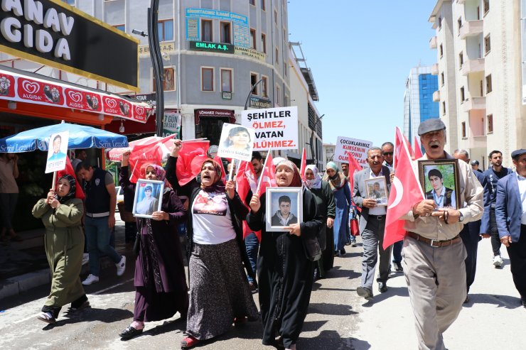 Hukuk okuyan oğlu için evlat nöbetine katılan baba: Avukatımı dağa kaçırdılar