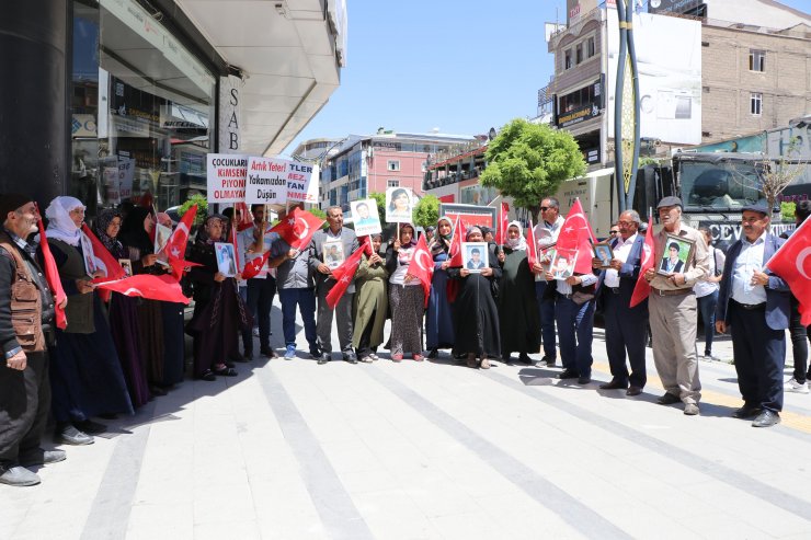 Hukuk okuyan oğlu için evlat nöbetine katılan baba: Avukatımı dağa kaçırdılar