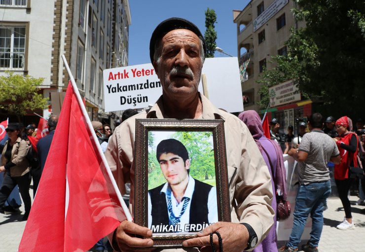 Hukuk okuyan oğlu için evlat nöbetine katılan baba: Avukatımı dağa kaçırdılar