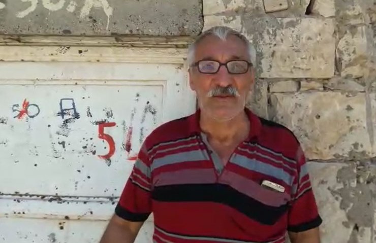 İstanbul’dan geldi; evinin alt katıyla avlunun çöple dolu olduğunu gördü