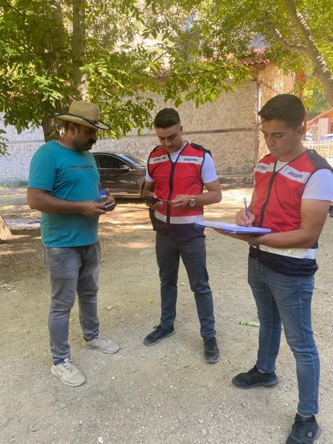 Jandarma ‘güven timleri’ kentin huzuru için çalışıyor