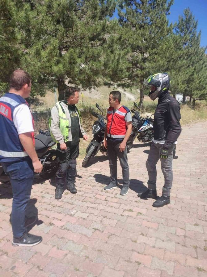 Jandarma ‘güven timleri’ kentin huzuru için çalışıyor