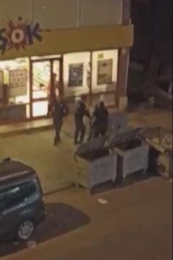 Öldürülen kahveci, ağabeyiyle tartışan saldırganı dışarı çıkartmak istemiş