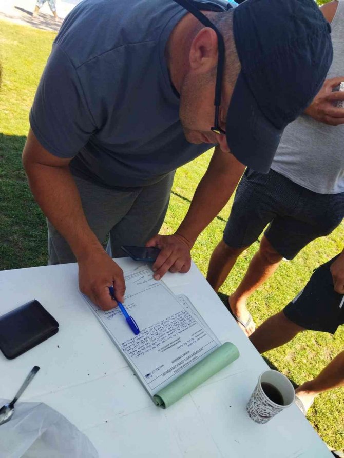 Para dolu çanta sahibine ulaştırıldı