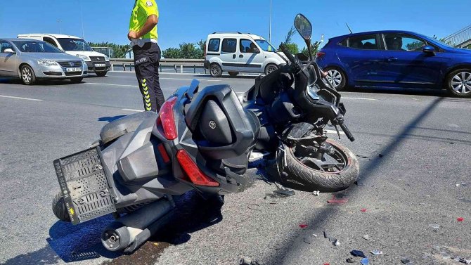 Park halindeki otomobile çarptı