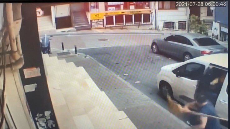 Şişli'de mahalleli hırsızları süpürgeyle kovaladı