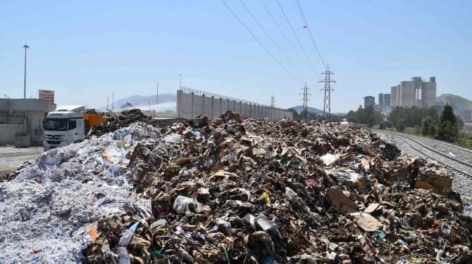 Söke Kipaş’ta yangın söndü, soğutma çalışması devam ediyor
