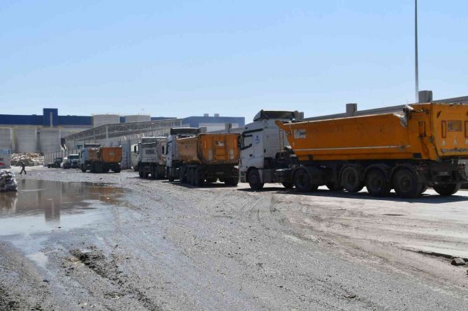 Söke Kipaş’ta yangın söndü, soğutma çalışması devam ediyor