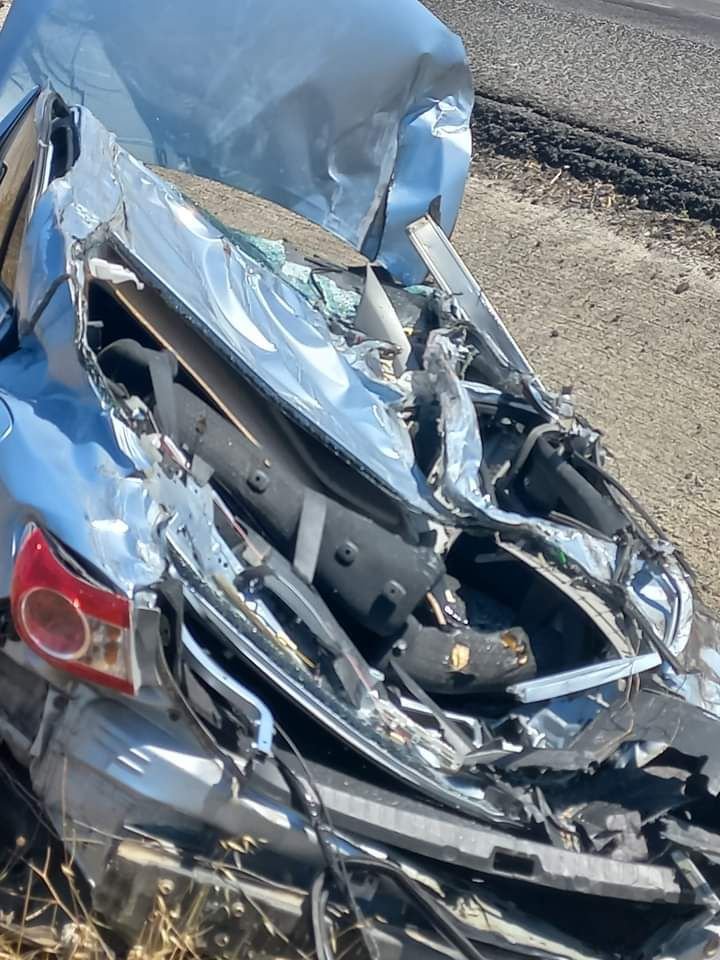 TIR'ın çarpması sonucu demir yığını haline dönüşen otomobilde mucize kurtuluş