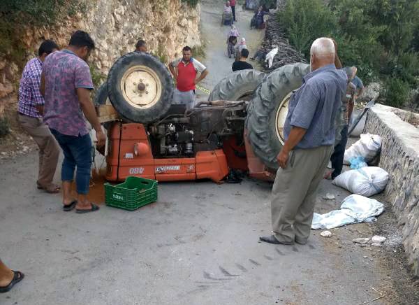 Traktör devrildi; sürücü öldü, eşi ağır yaralı