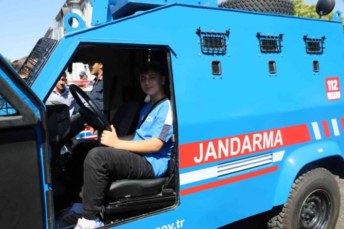 Yaz tatilindeki öğrencilere “Jandarma” eğitimi
