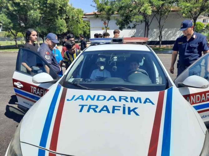 Yaz tatilindeki öğrencilere “Jandarma” eğitimi