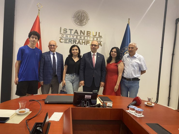 YKS birincisi yağmur Cerrahpaşa Tıp Fakültesini gezdi