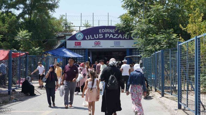 Bulgar turistler pazara akın etti, Ulus Pazarı’nda adım atacak yer kalmadı