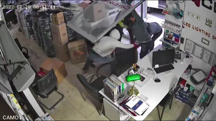 Büyükçekmece'de 8 bin 500 metrelik kabloyu çalan şüpheliler kamerada