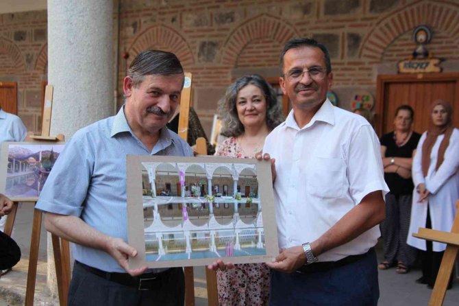 Cep telefonu ile çektikleri fotoğraflardan sergi açtılar