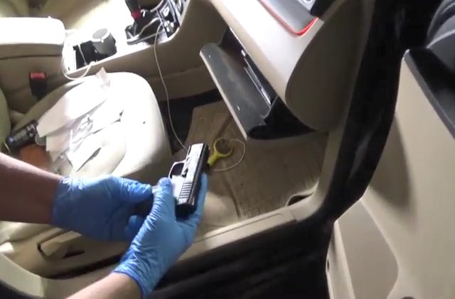 Denetime takılan araçta her çeşit suç malzemesinden çıktı