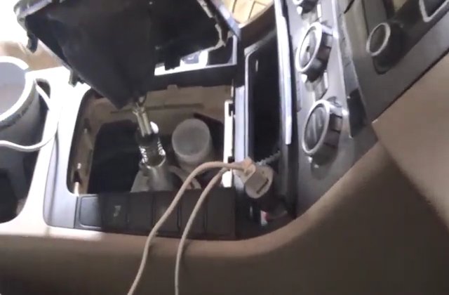 Denetime takılan araçta her çeşit suç malzemesinden çıktı