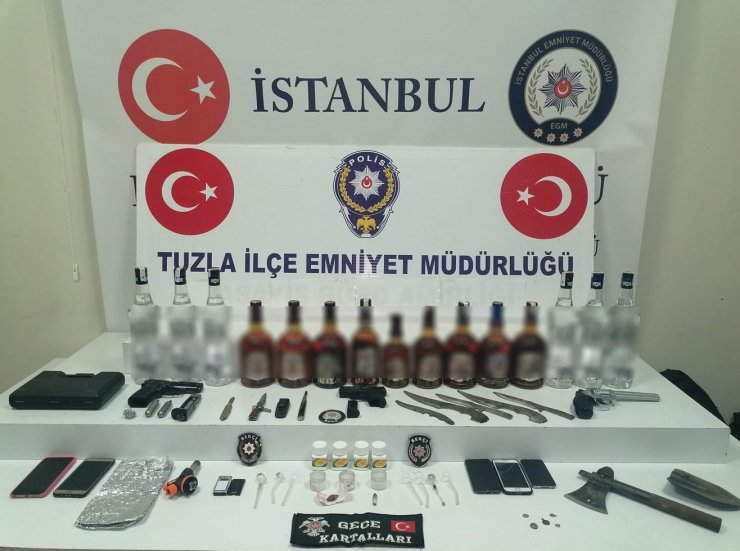 Denetime takılan araçta her çeşit suç malzemesinden çıktı