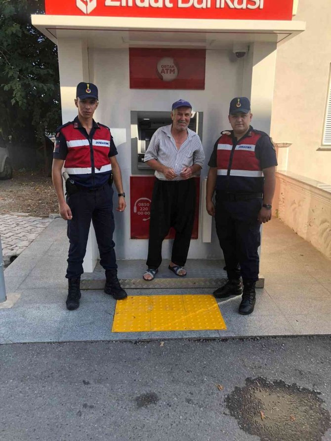 Dolandırılmak üzereyken jandarma fark etti