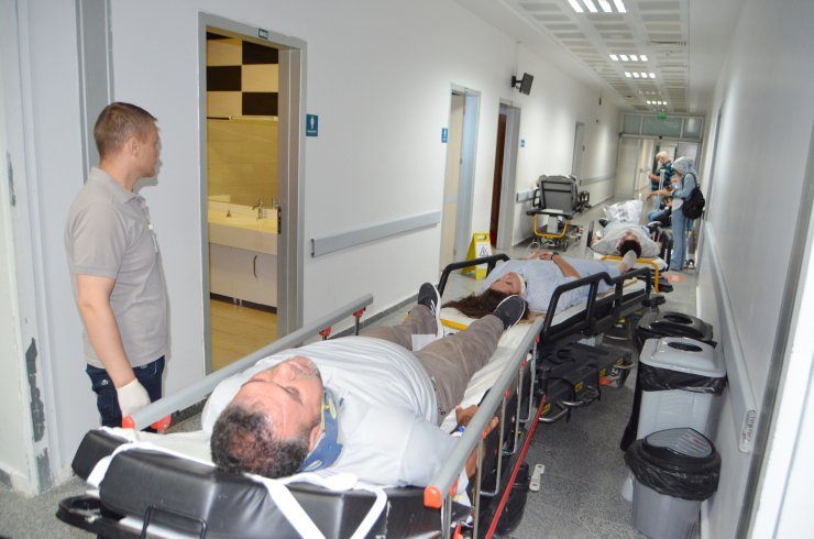 Düğün alışverişi dönüşü kaza; 4 kişilik gurbetçi aile yaralandı