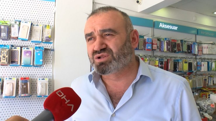 Esenler'de müşteri gibi girdi masadaki cep telefonunu çaldı
