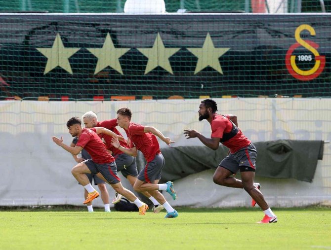 Galatasaray, yeni sezon hazırlıklarını sürdürüyor