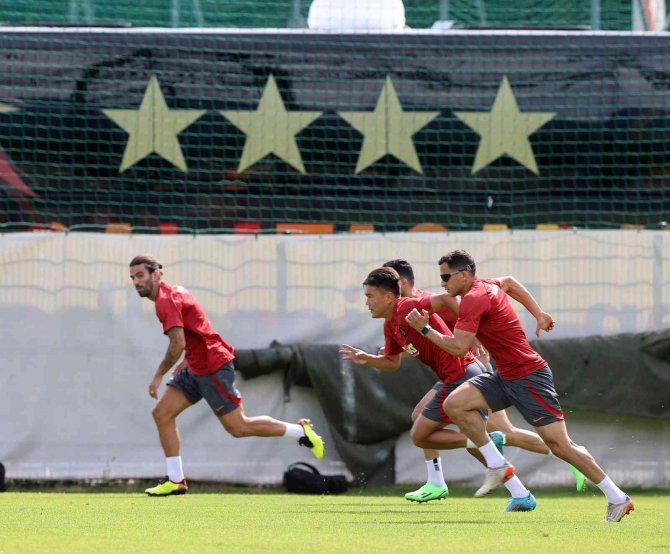 Galatasaray, yeni sezon hazırlıklarını sürdürüyor