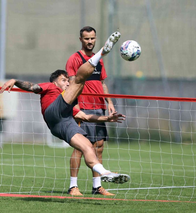 Galatasaray, yeni sezon hazırlıklarını sürdürüyor