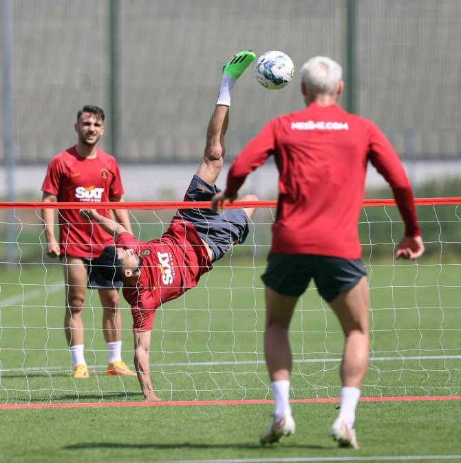 Galatasaray, yeni sezon hazırlıklarını sürdürüyor