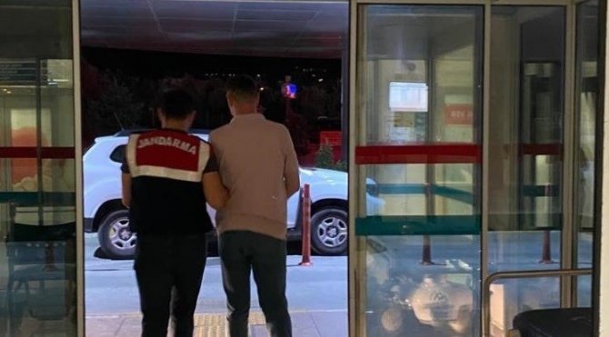 İzmir merkezli FETÖ operasyonunda 8 tutuklama