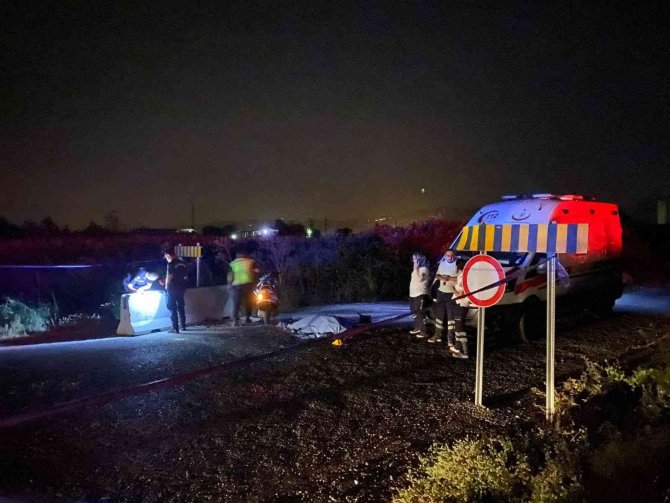 Kapatılan yola giren motosiklet devrildi: 1 ölü, 1 yaralı