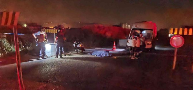Kapatılan yola giren motosiklet devrildi: 1 ölü, 1 yaralı