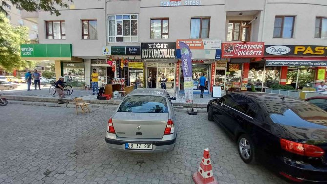 Konya'da hırsızlık! Döviz bozdurma bahanesiyle kuyumcudan 100 bin lira çaldılar