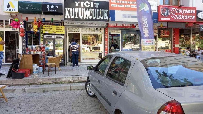 Konya'da hırsızlık! Döviz bozdurma bahanesiyle kuyumcudan 100 bin lira çaldılar