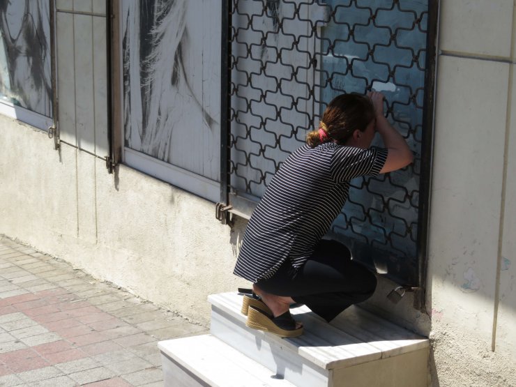 Öldürülen Elif Güneş'in iş yeri önünde gözyaşı ve isyan