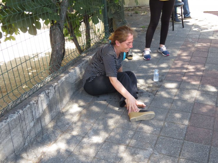 Öldürülen Elif Güneş'in iş yeri önünde gözyaşı ve isyan