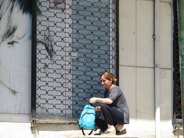 Öldürülen Elif Güneş'in iş yeri önünde gözyaşı ve isyan