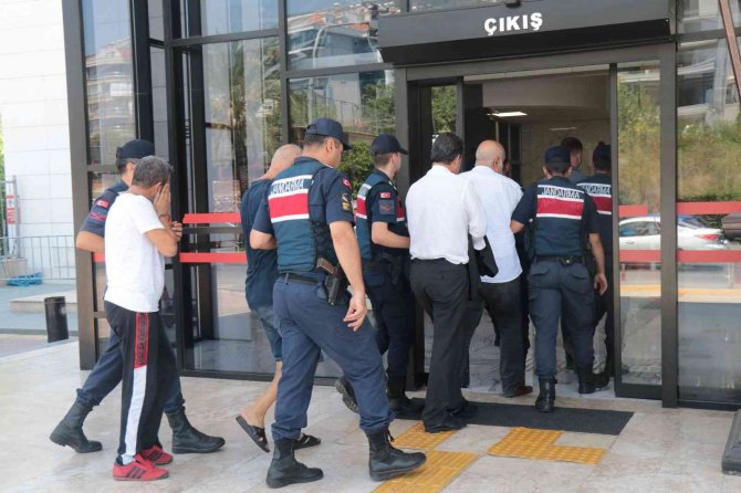 Sahte MİT’çilerin 4’ü tutuklandı