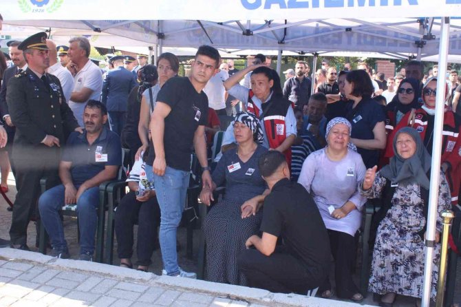 Şehit Astsubay Batuhan Şimşek, İzmir'de son yolculuğuna uğurlandı