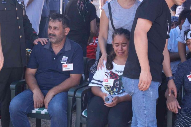 Şehit Astsubay Batuhan Şimşek, İzmir'de son yolculuğuna uğurlandı