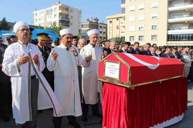 Şehit Astsubay Batuhan Şimşek, İzmir'de son yolculuğuna uğurlandı